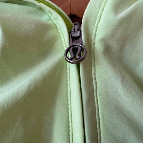 Lululemon Light Zipper HoodedJacket with Pleated Hem Sz. 10 - Picture 10 of 12